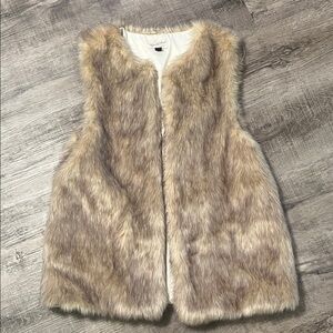 Universal Thread Faux Fur Vest in Cream and Brown